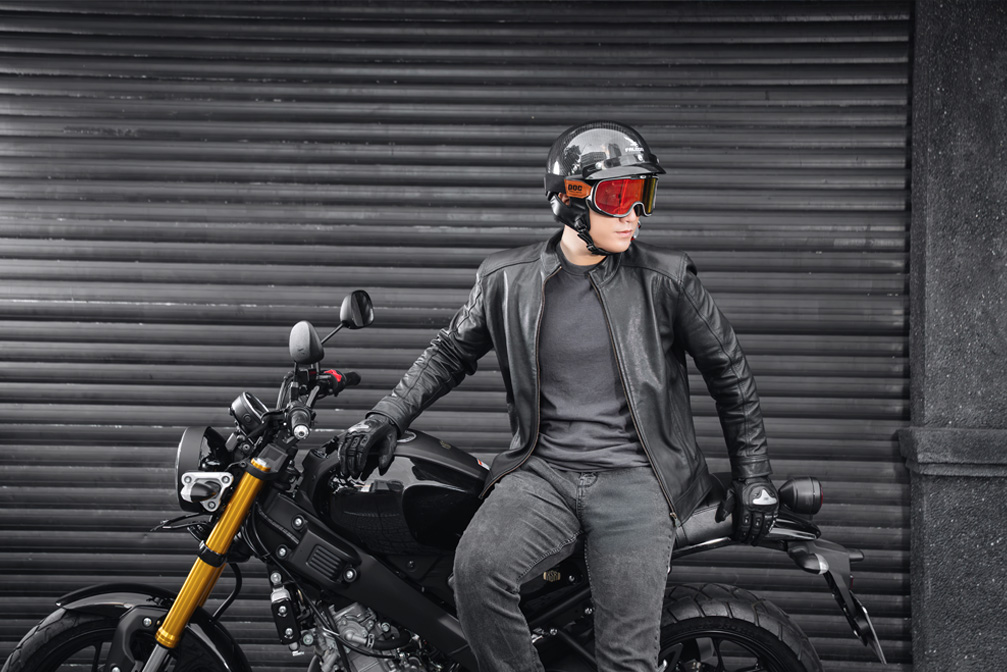 Nón bảo hiểm carbon nửa đầu Falcon F25