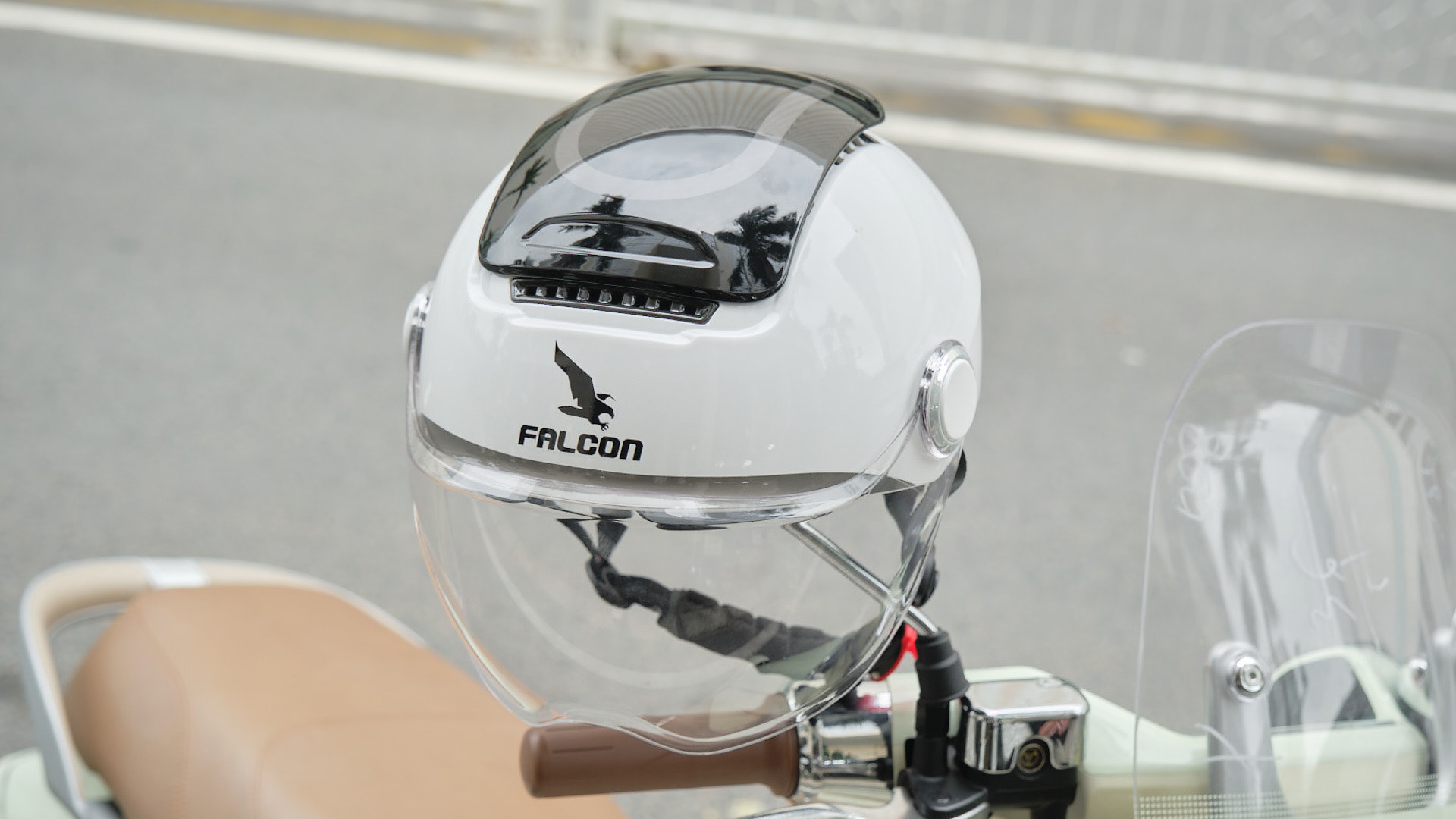 mũ bảo hiểm có kính Falcon Bee