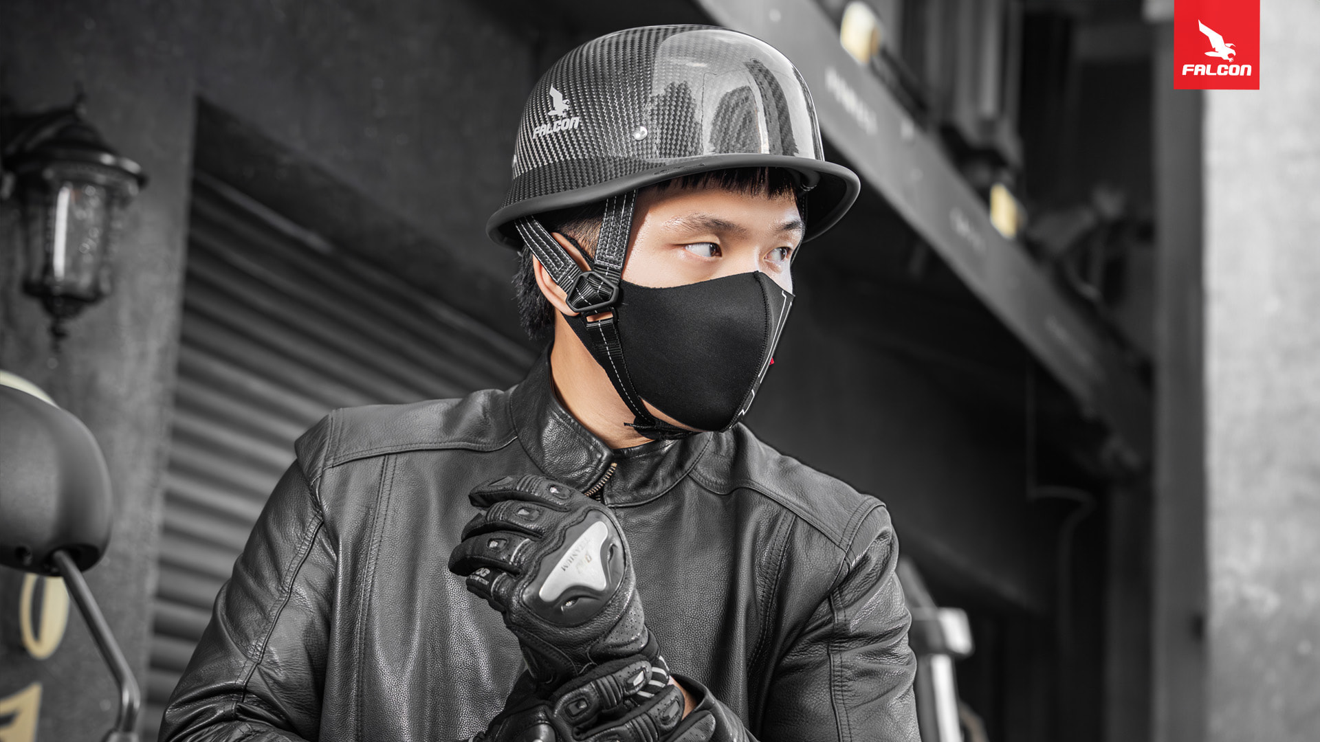 Mũ bảo hiểm carbon thiết kế sang trọng