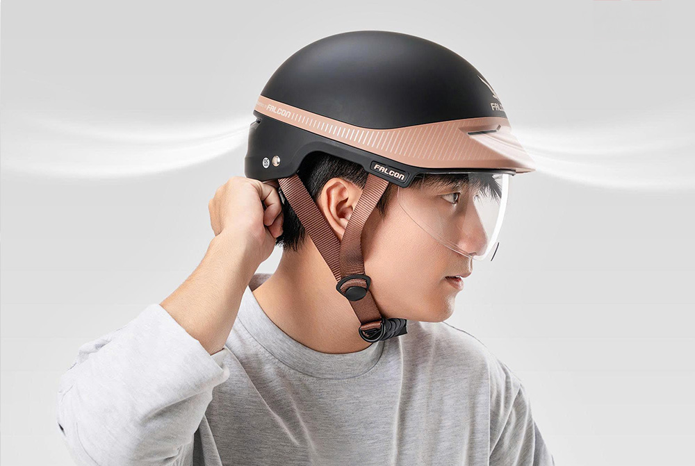 Người mẫu đội nón bảo hiểm F11