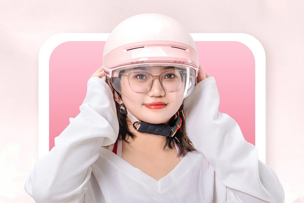 Người mẫu nữ đội nón bảo hiểm F11