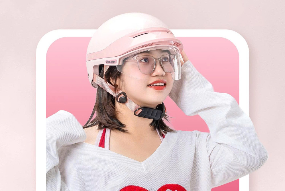 Người mẫu nữ đội nón bảo hiểm F11